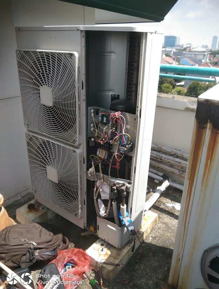 service outdoor AC Jakarta Timur